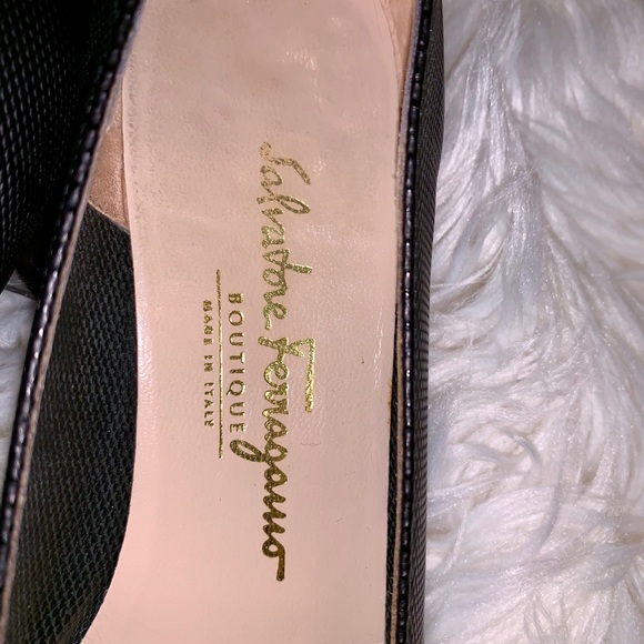 Salvatore Ferragamo 1/2 inch ladies shoe - Picture 4 of 7